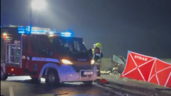 Tragiczny wypadek na drodze krajowej. Czołowe zderzenie. Trasa zablokowana