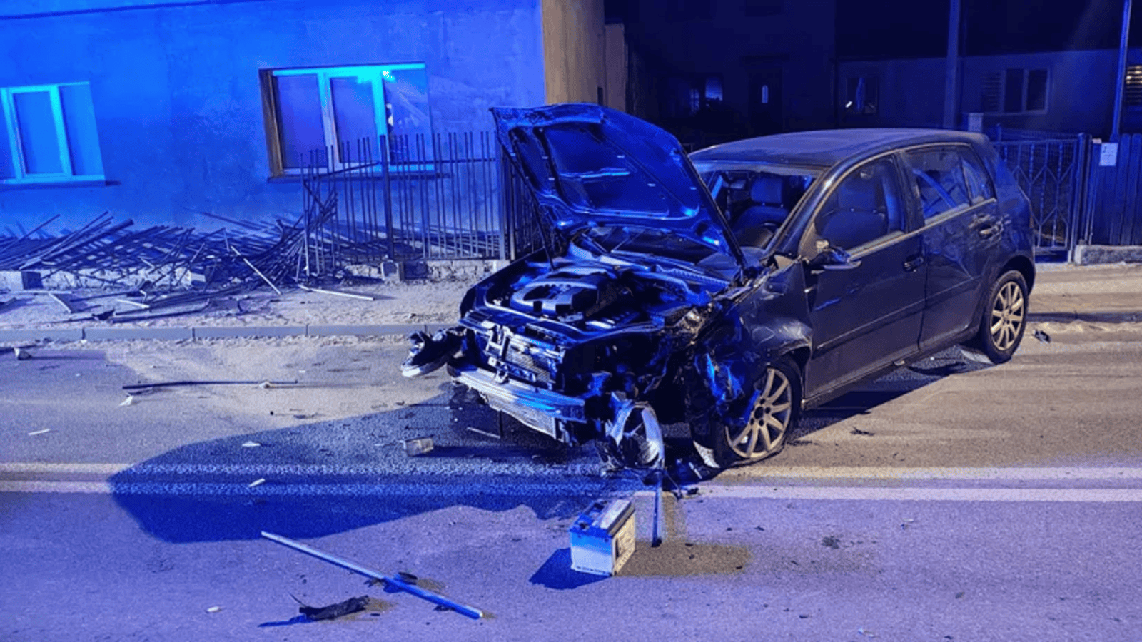 Dramatyczny wypadek na drodze wojewódzkiej. Trzy kobiety potrącone na przejściu. Jedna nie żyje