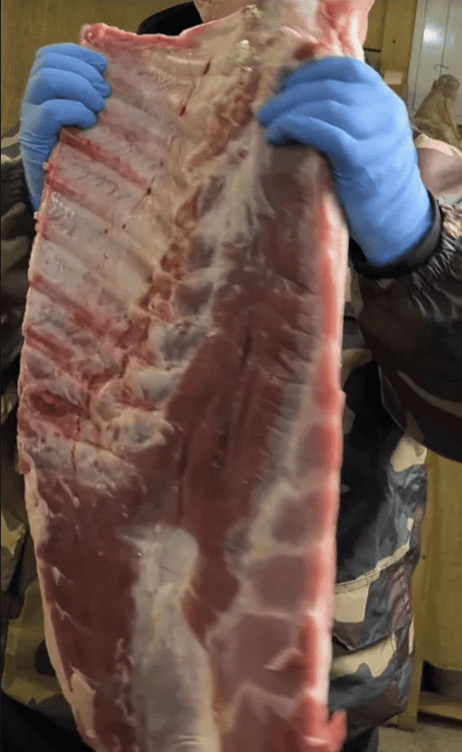 Klienci przecierają oczy ze zdumienia. W Dino da się zamówić 7 kg mięsa za 69,99 zł