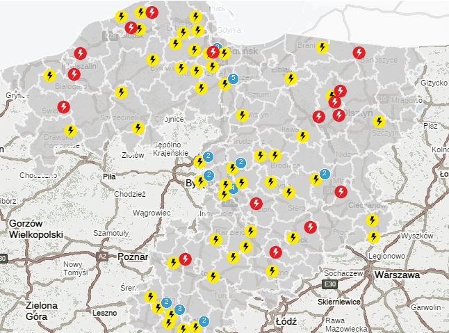 Skutki wichury nad Polską. Tysiące osób bez prądu, setki interwencji strażaków