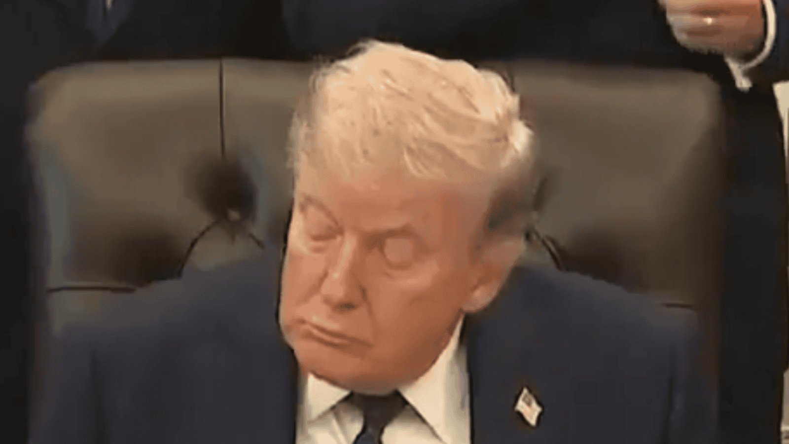 Trump na spotkaniu w Gabinecie Owalnym. Niebywałe, co zarejestrowały kamery