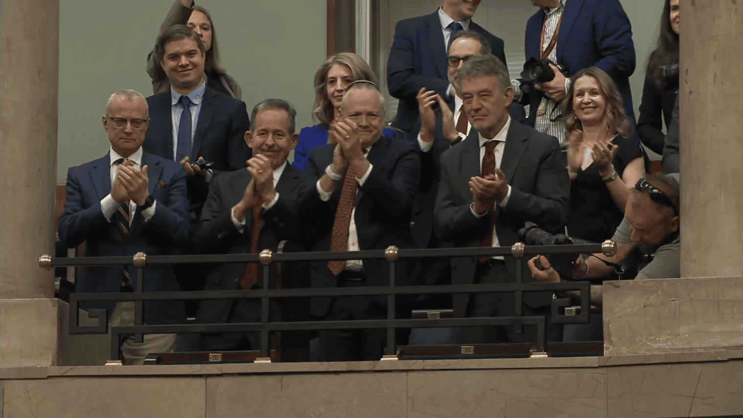 Sejm przyjął uchwałę o relacjach polsko-amerykańskich. Na galerii niecodzienni goście
