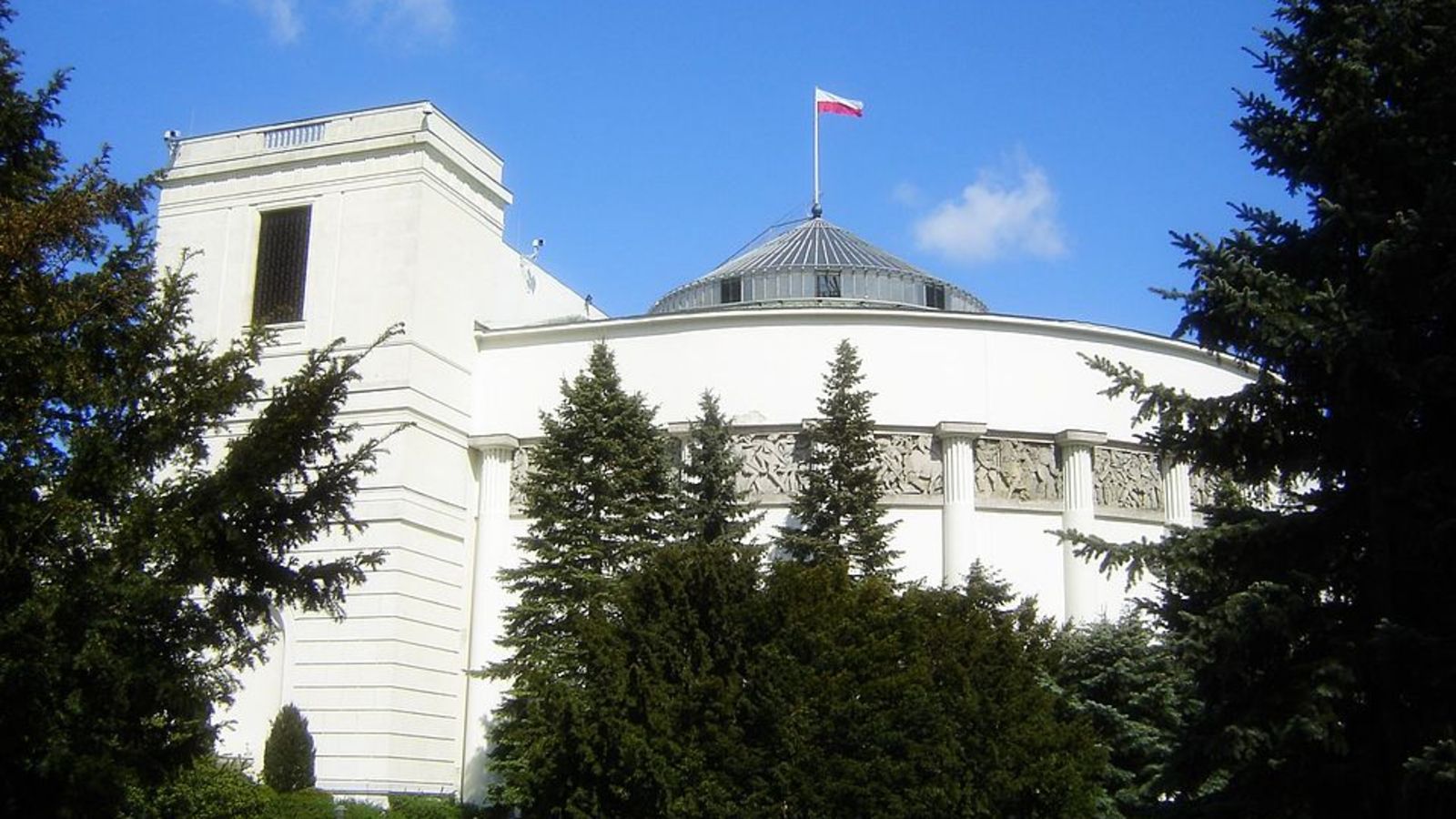 Protest przeciwko zaprzysiężeniu nowych sędziów Trybunału Konstytucyjnego. Narasta spór
