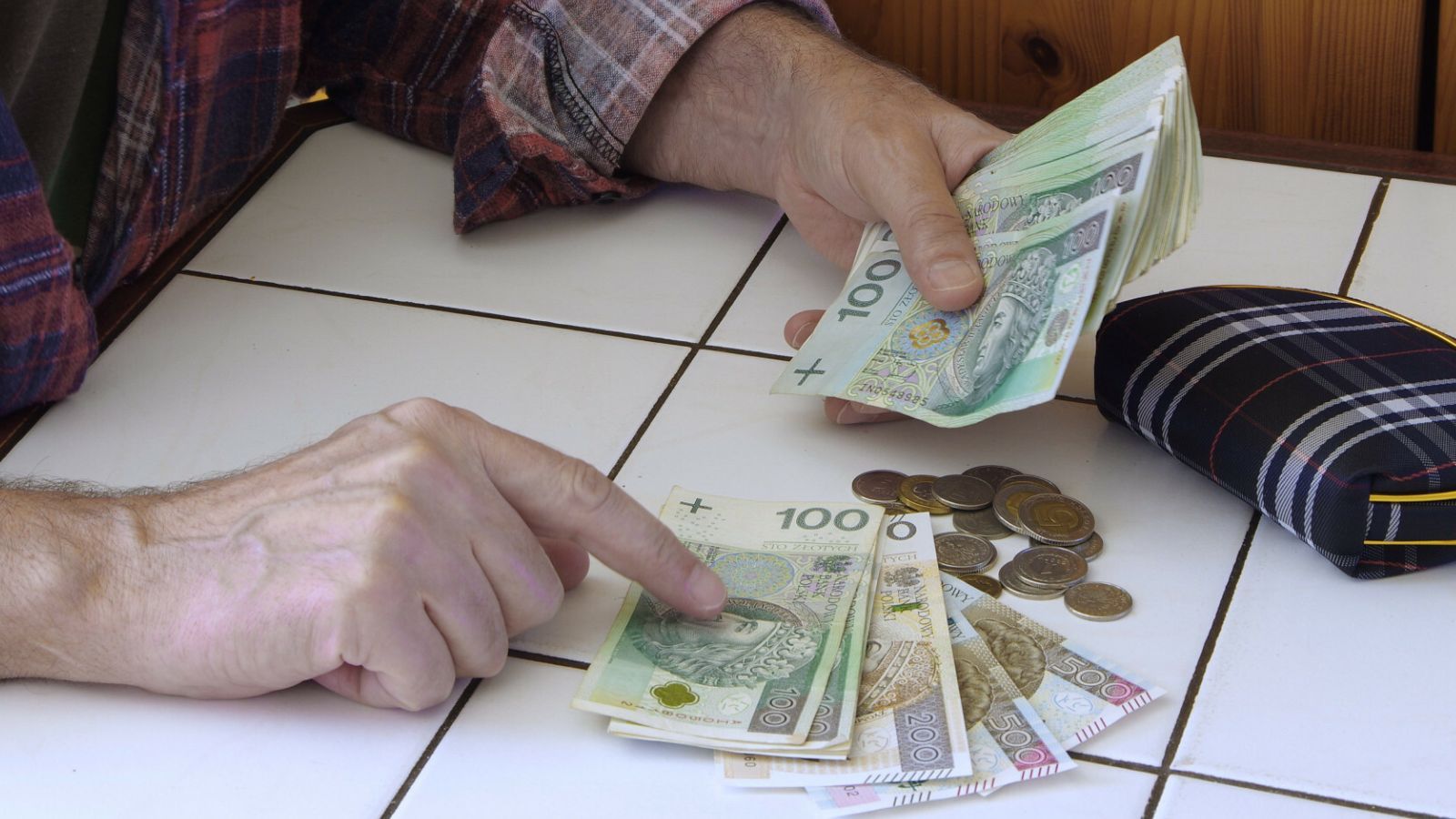 65 lat i ani jednego dnia pracy. ZUS i tak może wypłacić prawie 2 tys. zł