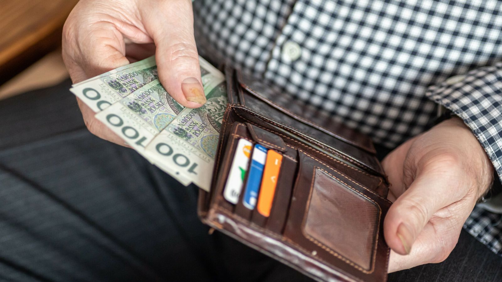 Jednorazowa wypłata przy przejściu na emeryturę. Pracodawca musi przekazać te pieniądze
