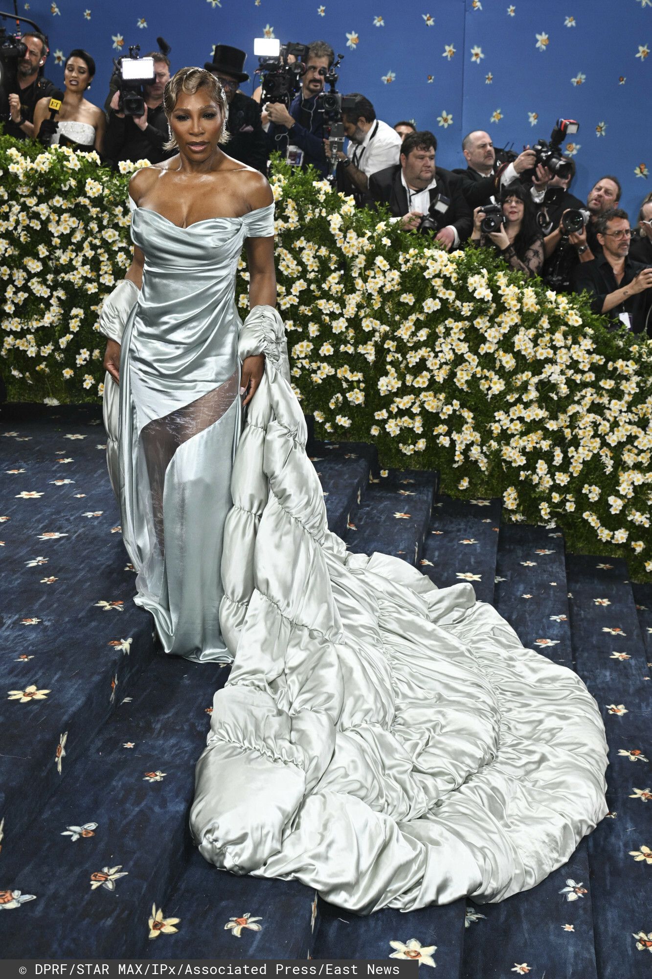 MET Gala 2025. Kreacje gwiazd: Miley Cyrus, Dua Lipa, Sabrina Carpenter i wiele innych