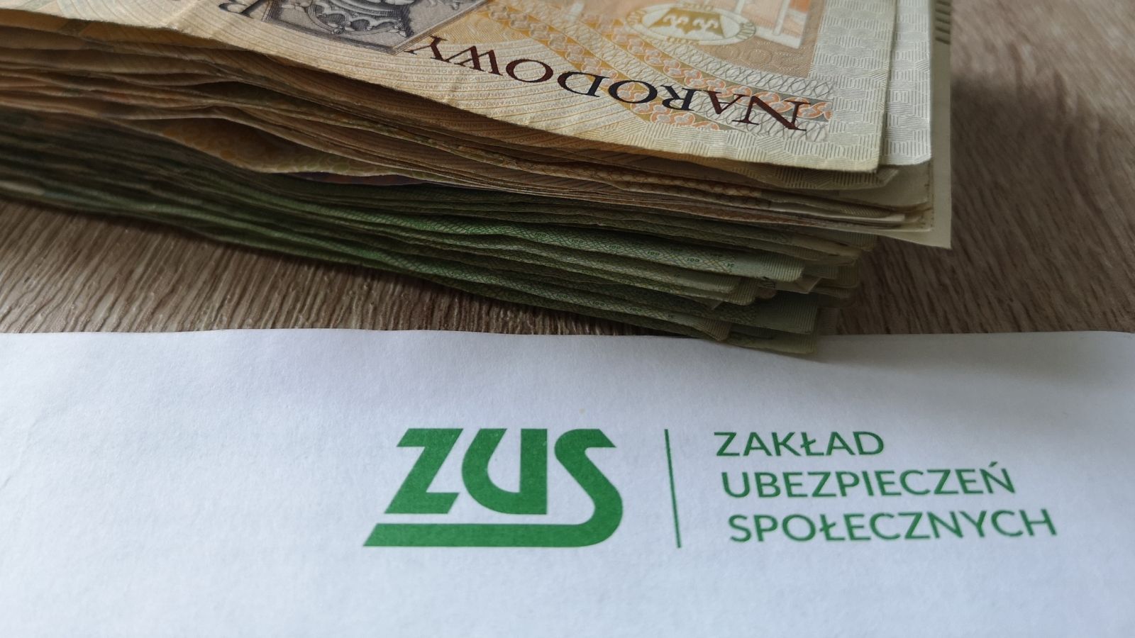 ZUS wypłaci pieniądze Polakom, można uzyskać choćby 300 zł dofinansowania. Wnioski już spływają