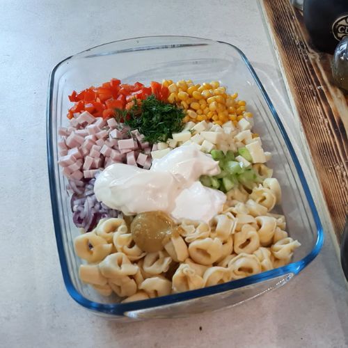 Taką sałatkę podam na Dzień Matki. Jest smaczniejsza niż jarzynowa i gyros