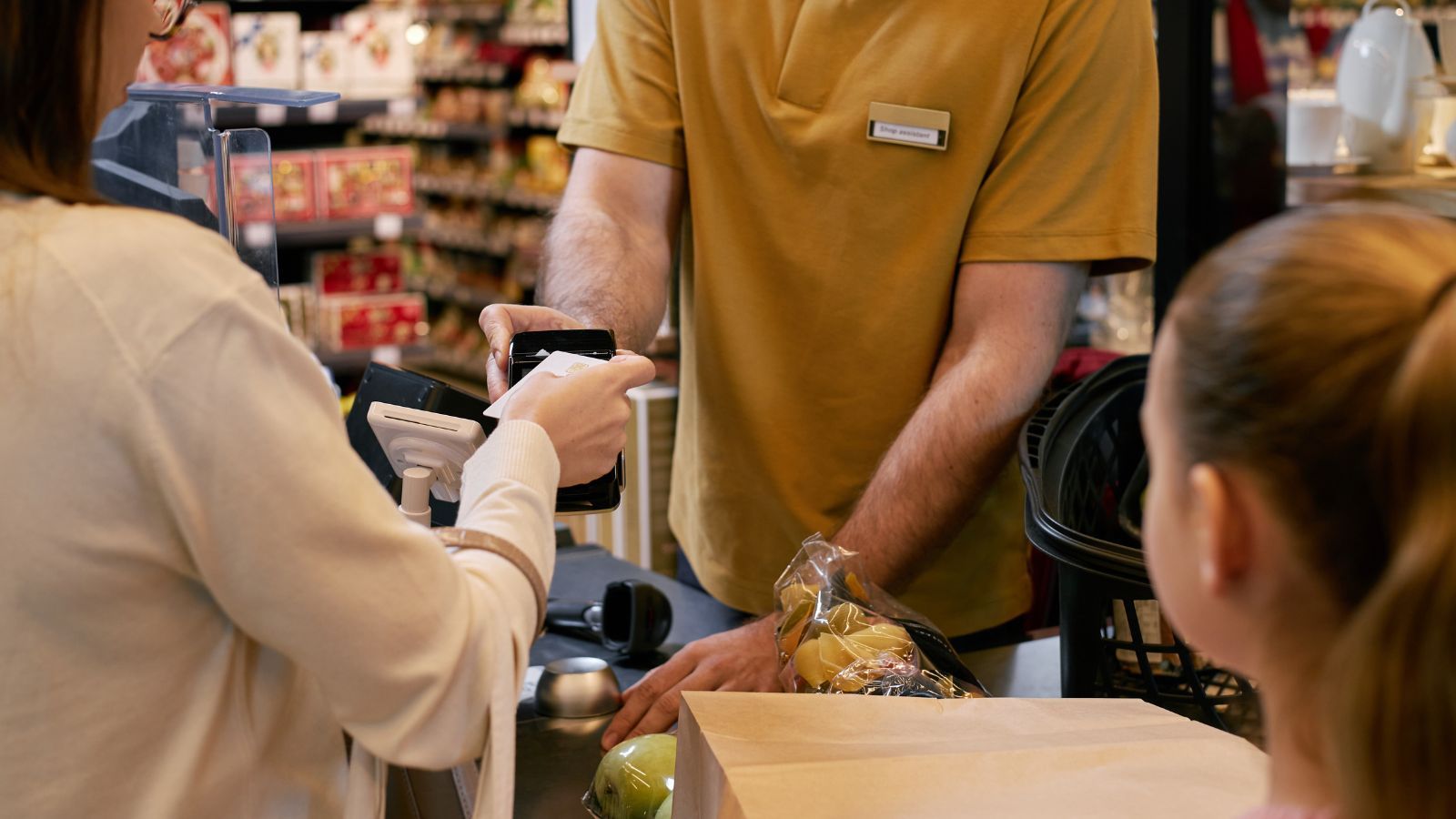 Znana sieć supermarketów zamyka sklepy. choćby 250 osób straci pracę