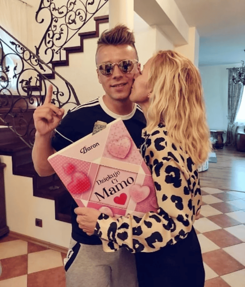 To ta piękna blondynka jest matką dzieci Skolima. Oto co wiadomo o tajemniczej Aleksandrze