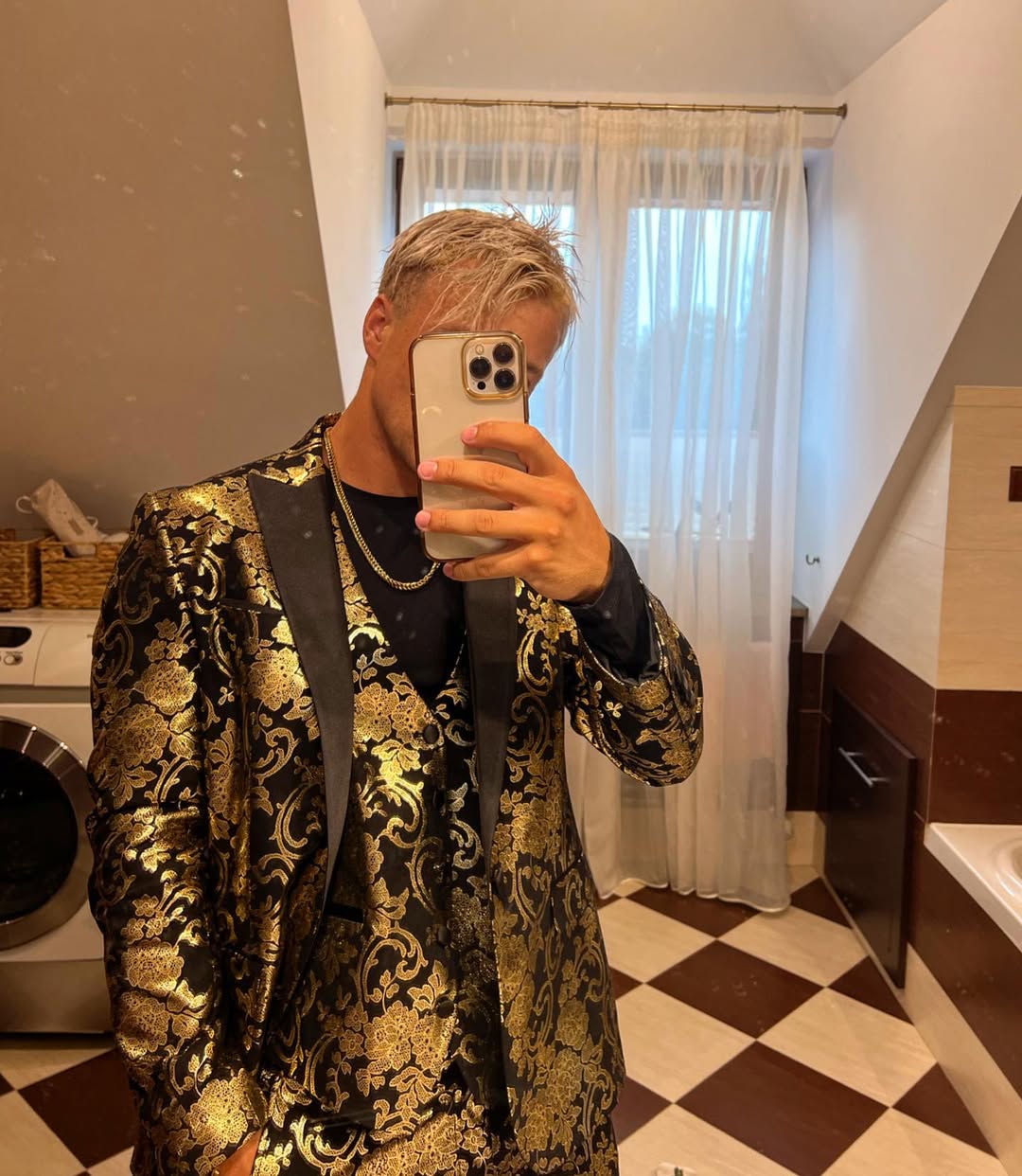 W takich warunkach mieszka Skolim! Mało, kto widział taki luksusy 