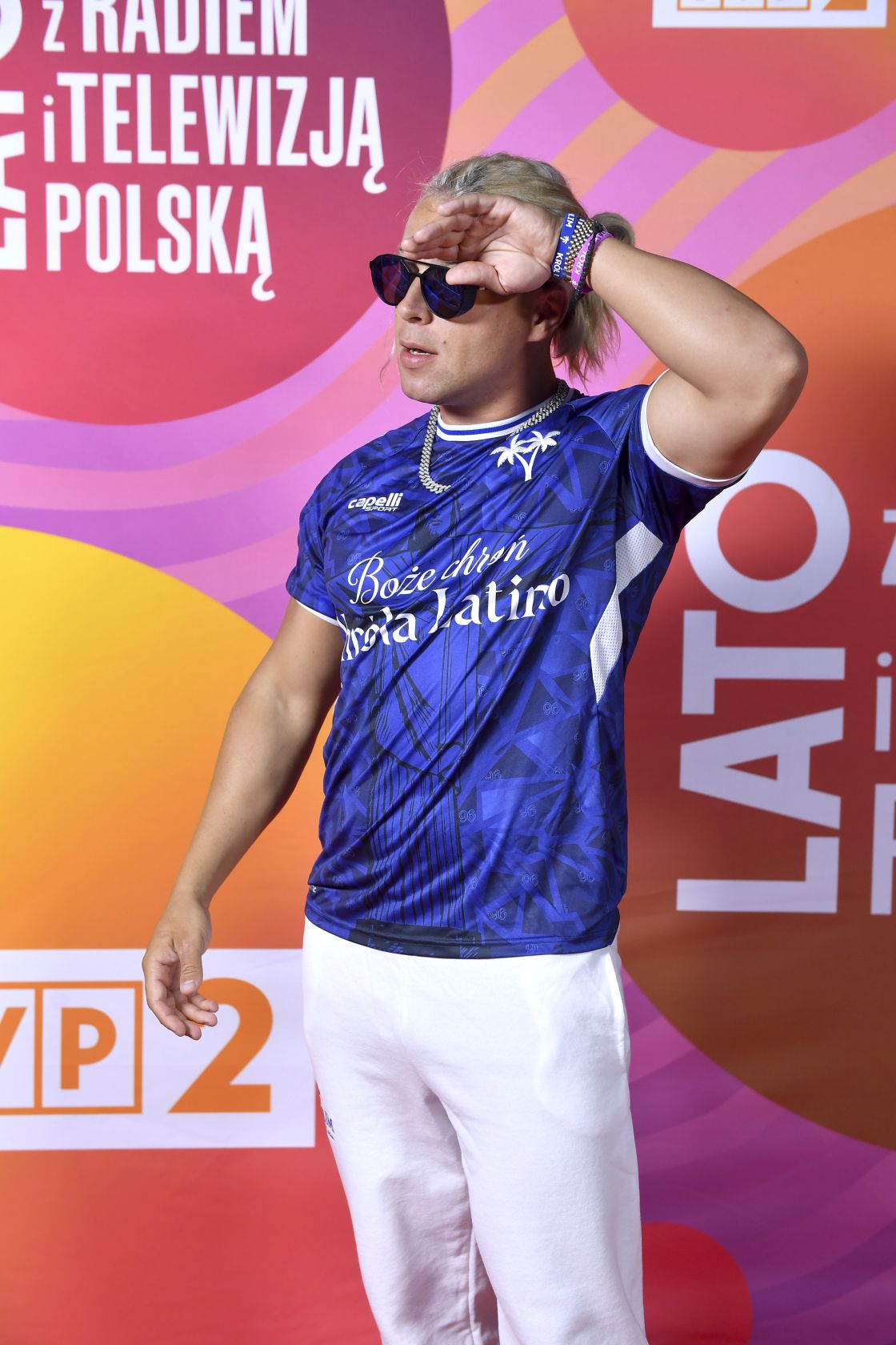 Skolim wskoczył na scenę i zrobił niezły show. Fani zdziwieni jego stylizacją