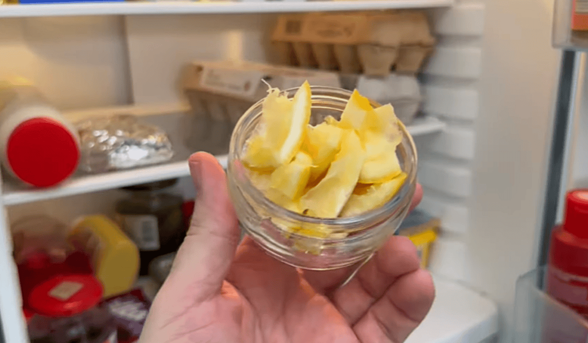 Skórka z cytryny w lodówce