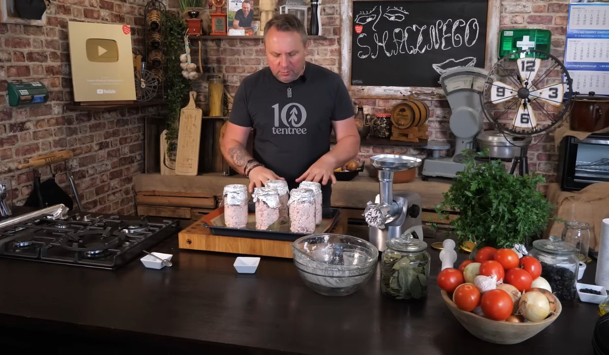 Słoiki ze słoniną od Tomasz Strzelczyka