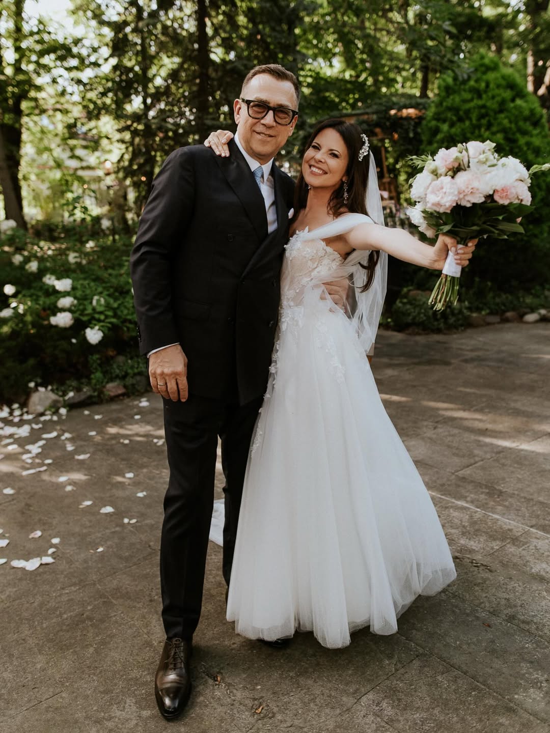 Gwiazda TVN pokazała zdjęcia ze ślubu. "Płaczę ze szczęścia". Fani zaskoczeni