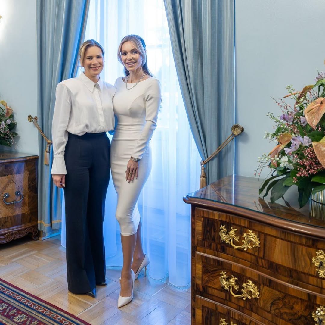 Doda na spotkaniu z prezydentem Karolem Nawrockim. Postawiła na białą, klasyczną stylizację