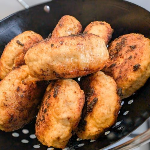 Ścieram i dodaję do masy na mielone. Kotlety wychodzą cudownie soczyste