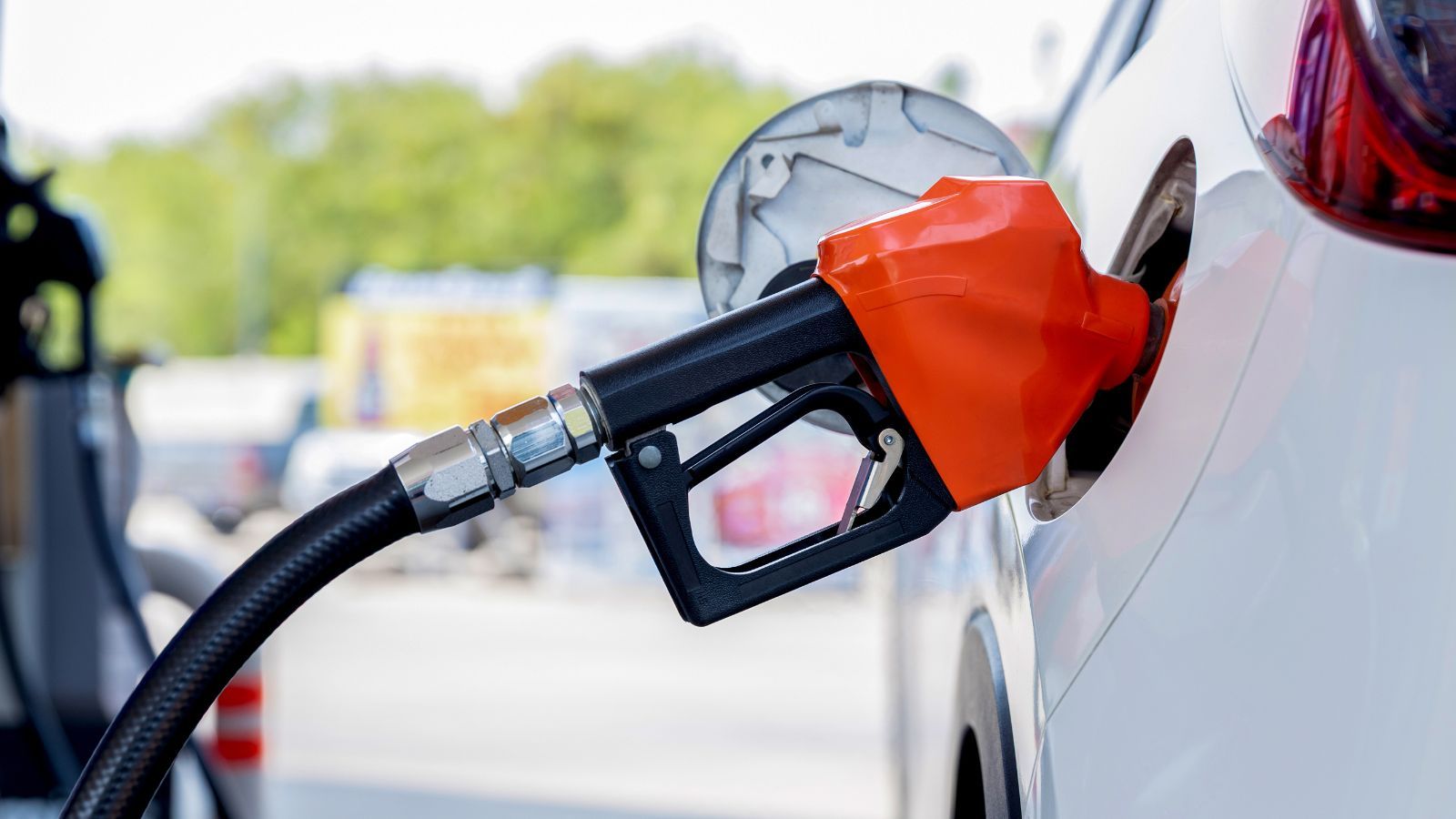 Tyle dziś trzeba zapłacić za litr paliwa. Polacy zdziwią się na stacjach