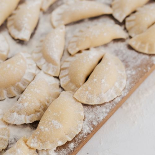 Surowe pierogi przed ugotowaniem