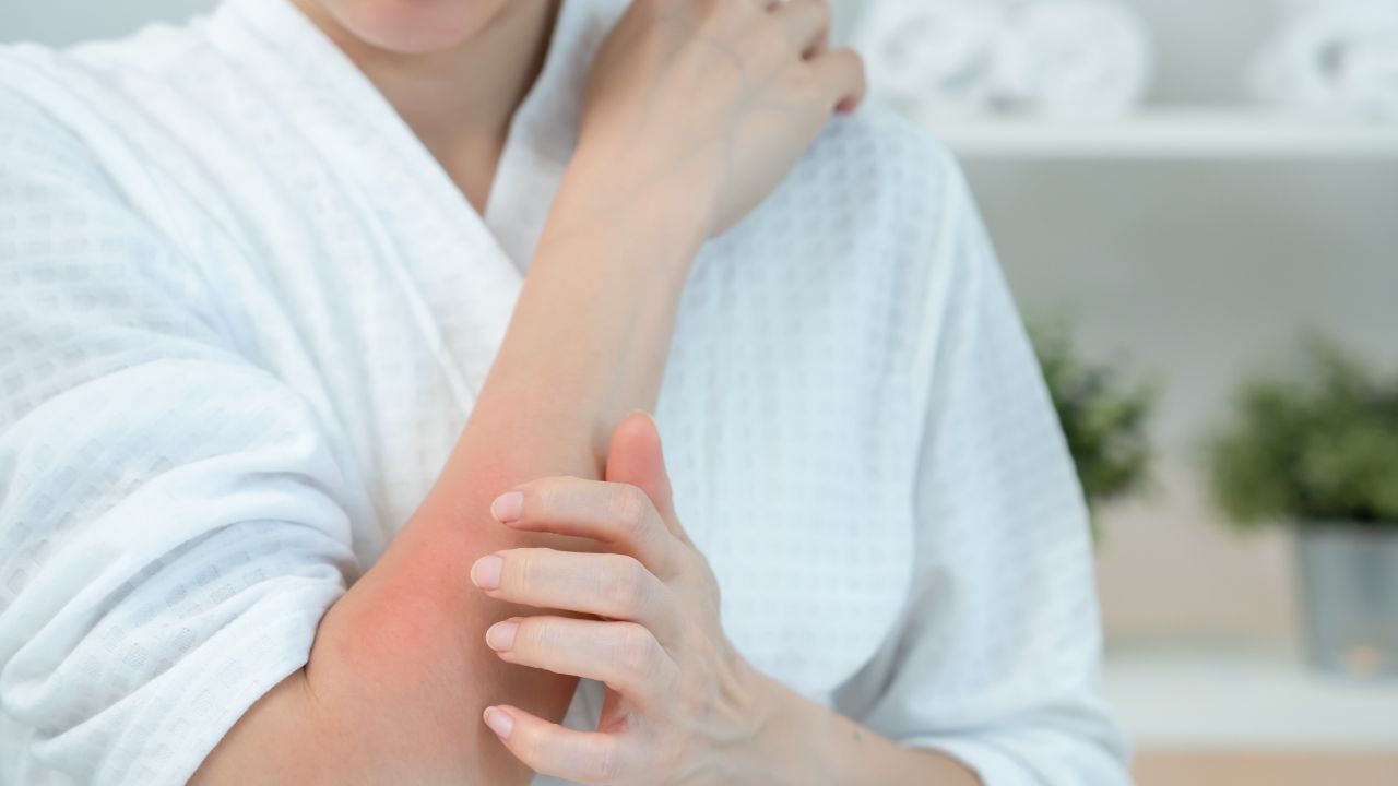 Nie lekceważ swędzenie skóry. To znak, że organizm chce Ci coś powiedzieć