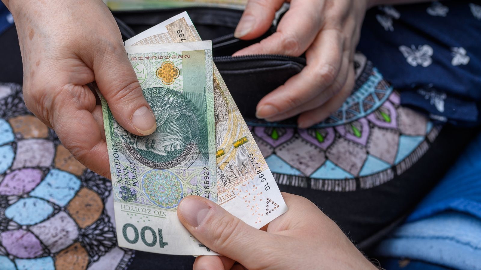 Emeryci mogą dostać 288 zł co miesiąc. Trzeba spełnić konkretne warunki
