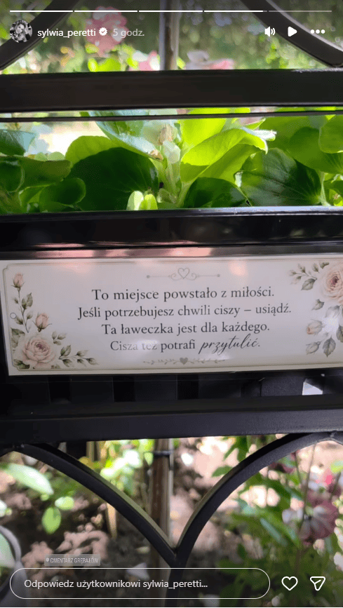 Peretti znowu wsadziła kij w mrowisko. Oto co powiesiła przy grobie syna