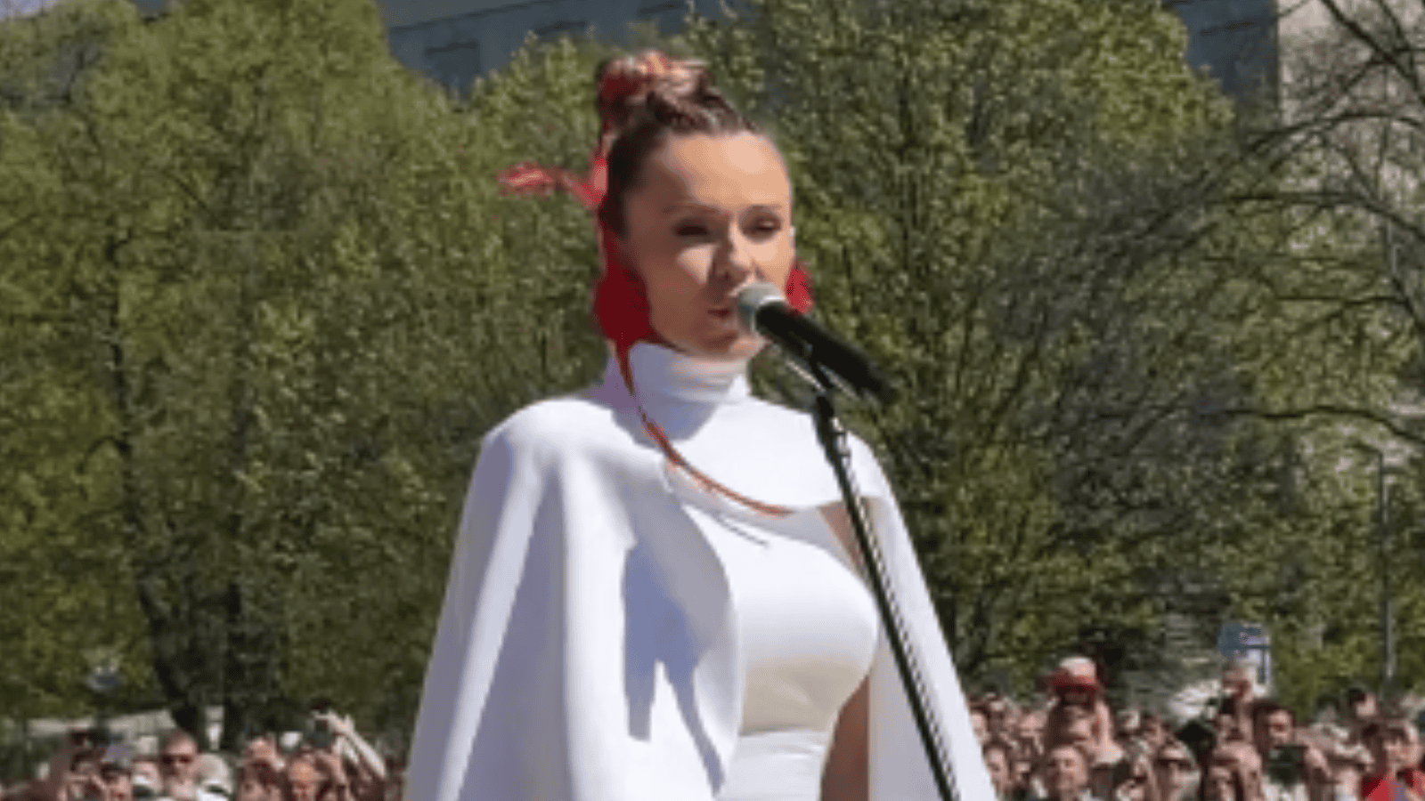 Doda zaśpiewała hymn na Krakowskich Błoniach. Zrobiła show jakiego w Polsce jeszcze nie było
