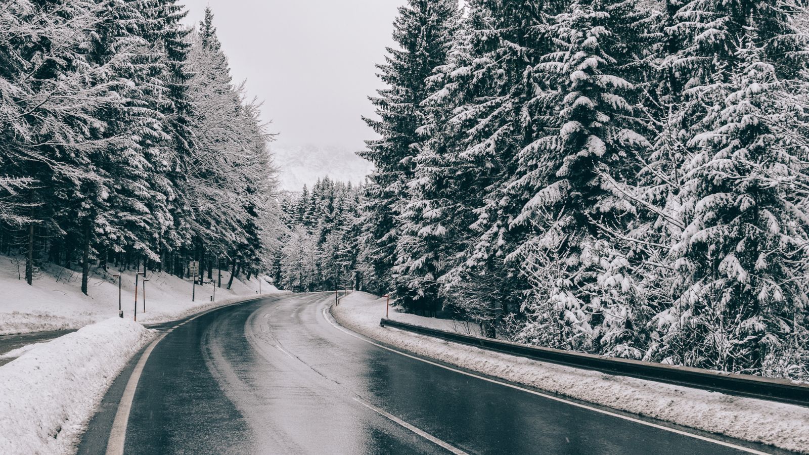 Służby ostrzegają mieszkańców. 12 województw objętych alertem. Zacznie się już w nocy