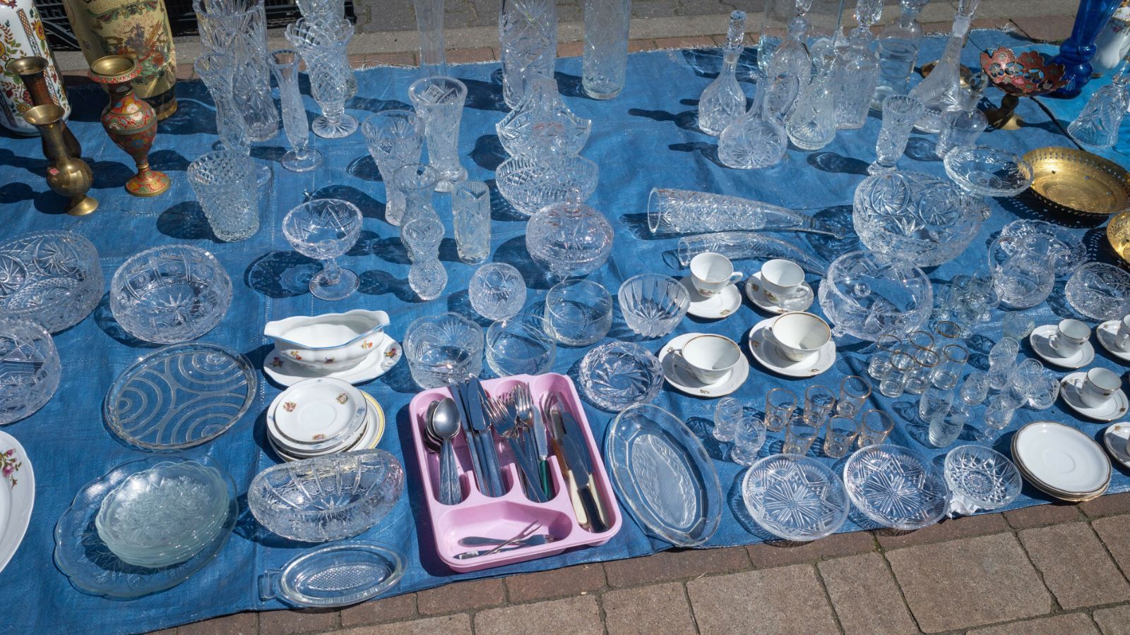 Takie zastawy miały nasze babcie, dziś to rzadkość. Kolekcjonerzy płacą krocie