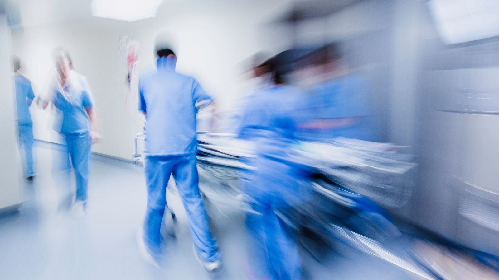 Kazik Staszewski trafił na OIOM. Jego stan jest poważny