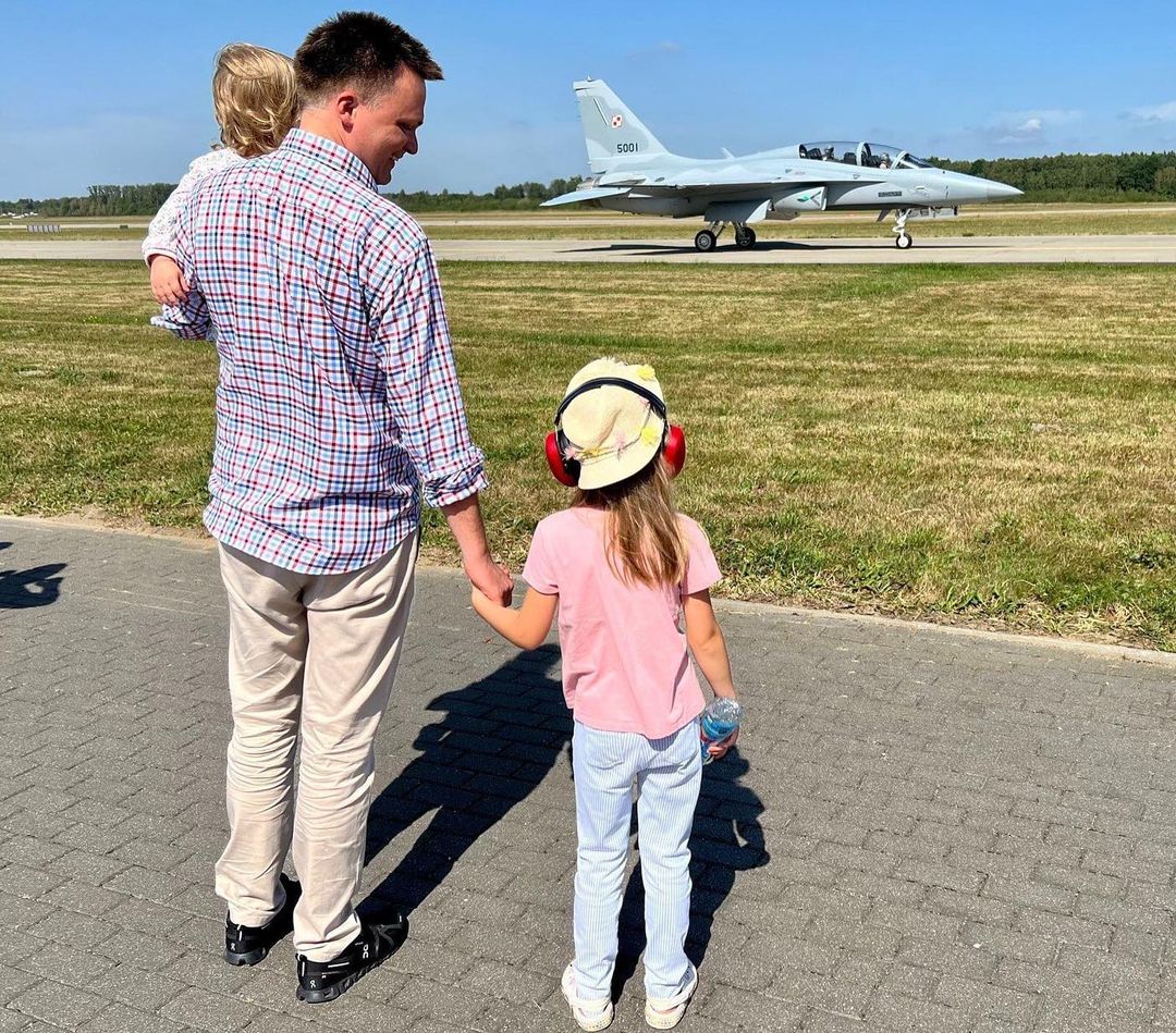 Szymon Hołownia z córkami, fot. Instagram