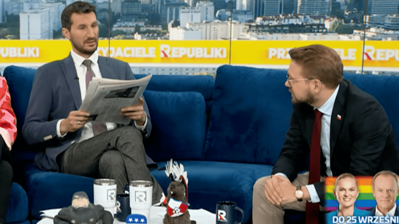 Taki pasek pokazała przed chwilą TV Republika w temacie ataku dronów. Nie żartujemy