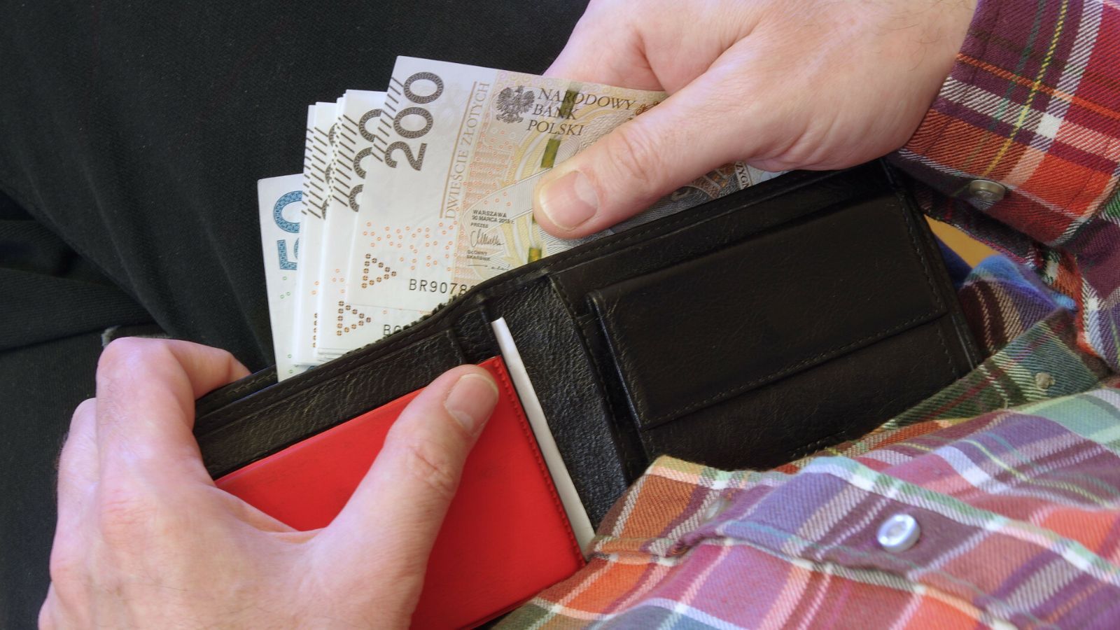 W tych dwóch miesiącach najlepiej przejść na emeryturę. Różnica sięga choćby 500 zł miesięcznie