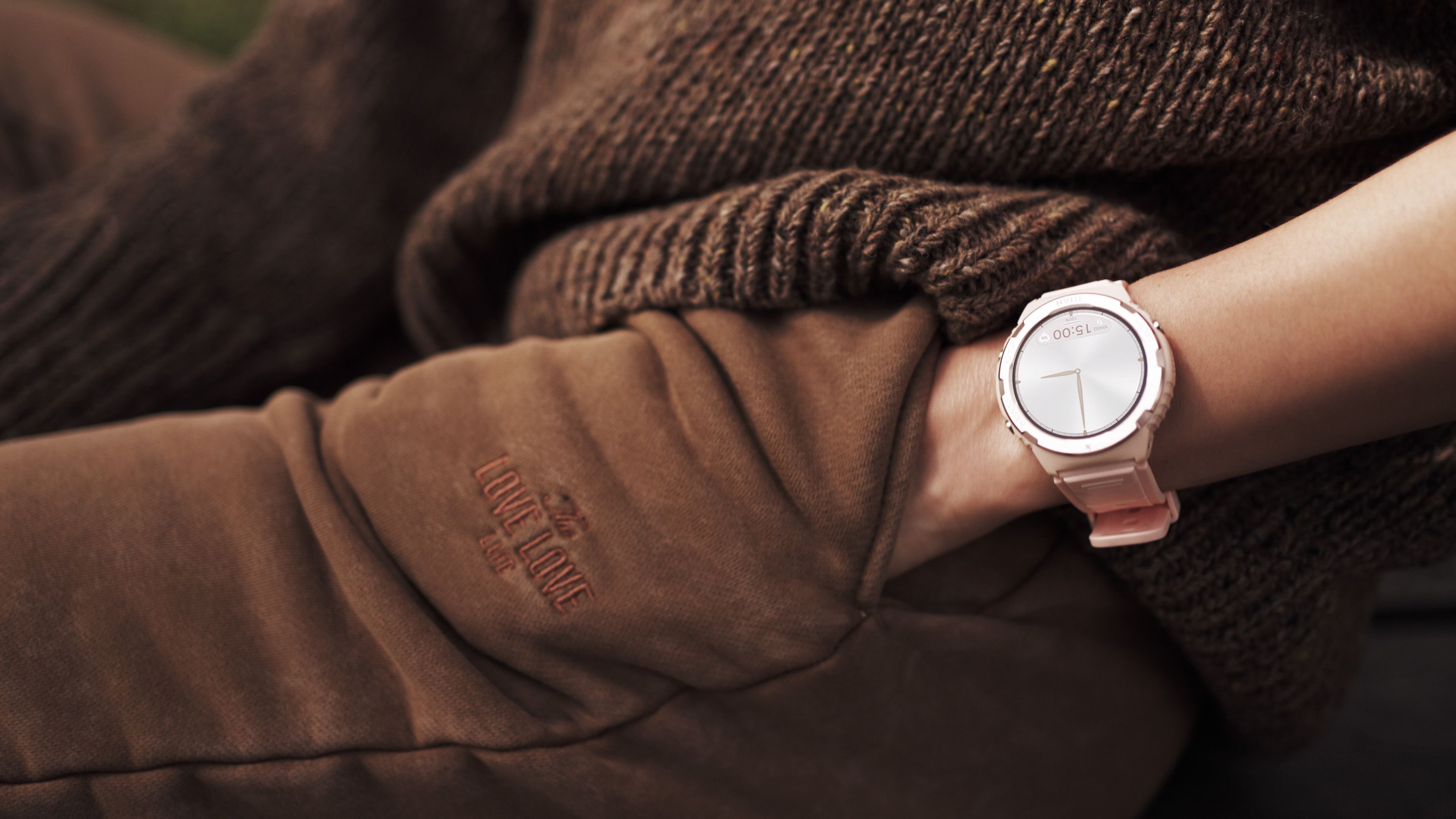 Esencja kobiecości w inteligentnym zegarku  – poznaj Valkirię od Maxcom