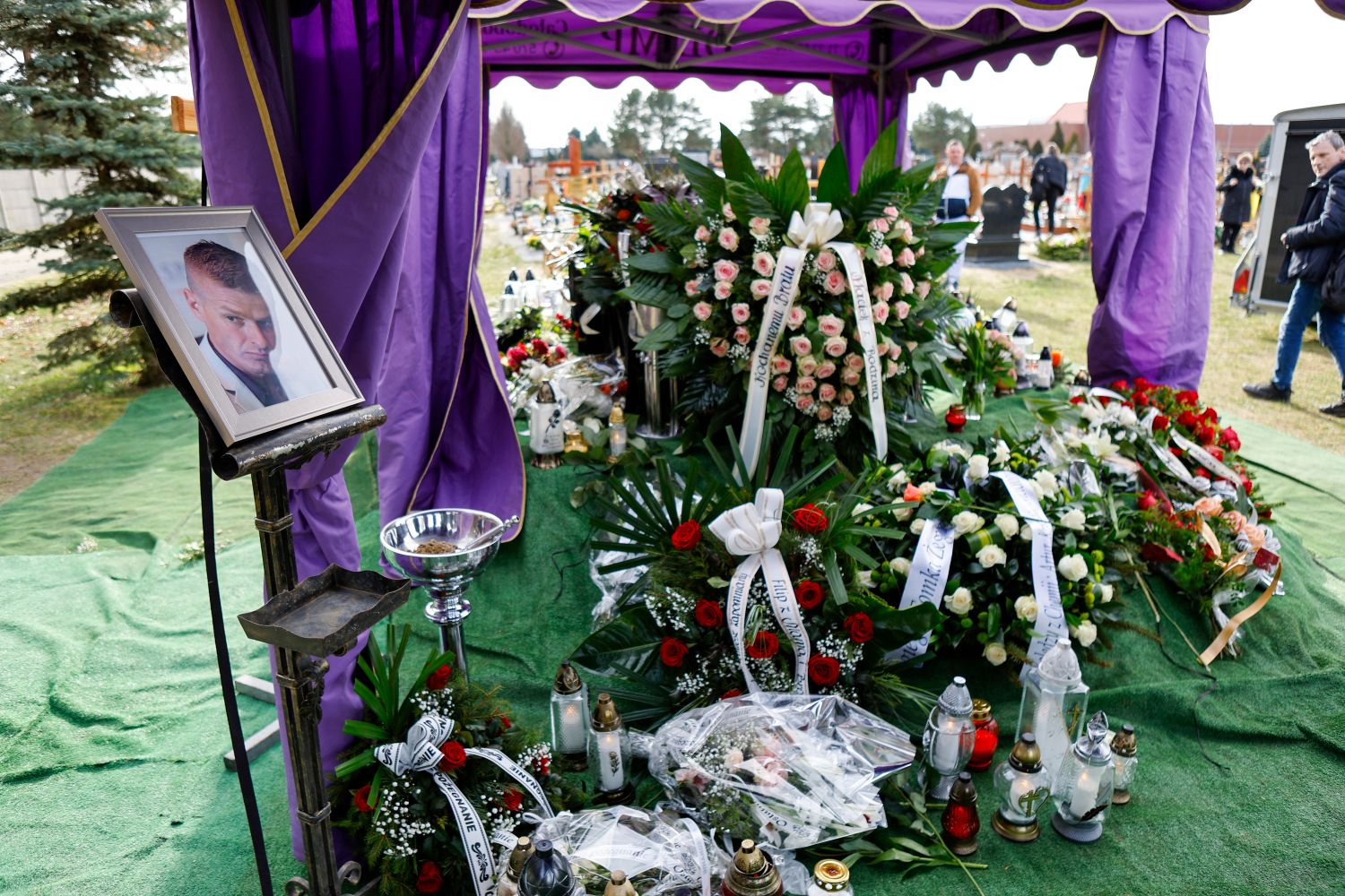 Tomasz Komenda, grób, gdzie jest pochowany, jak wygląda grób, zdjęcia