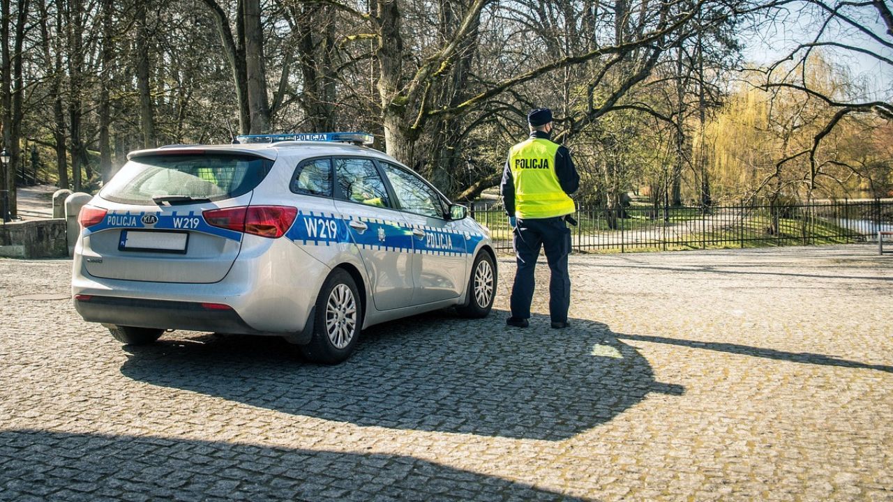 Do szkoły podstawowej wezwano ratowników i policję. Dzieci trafiły do szpitala