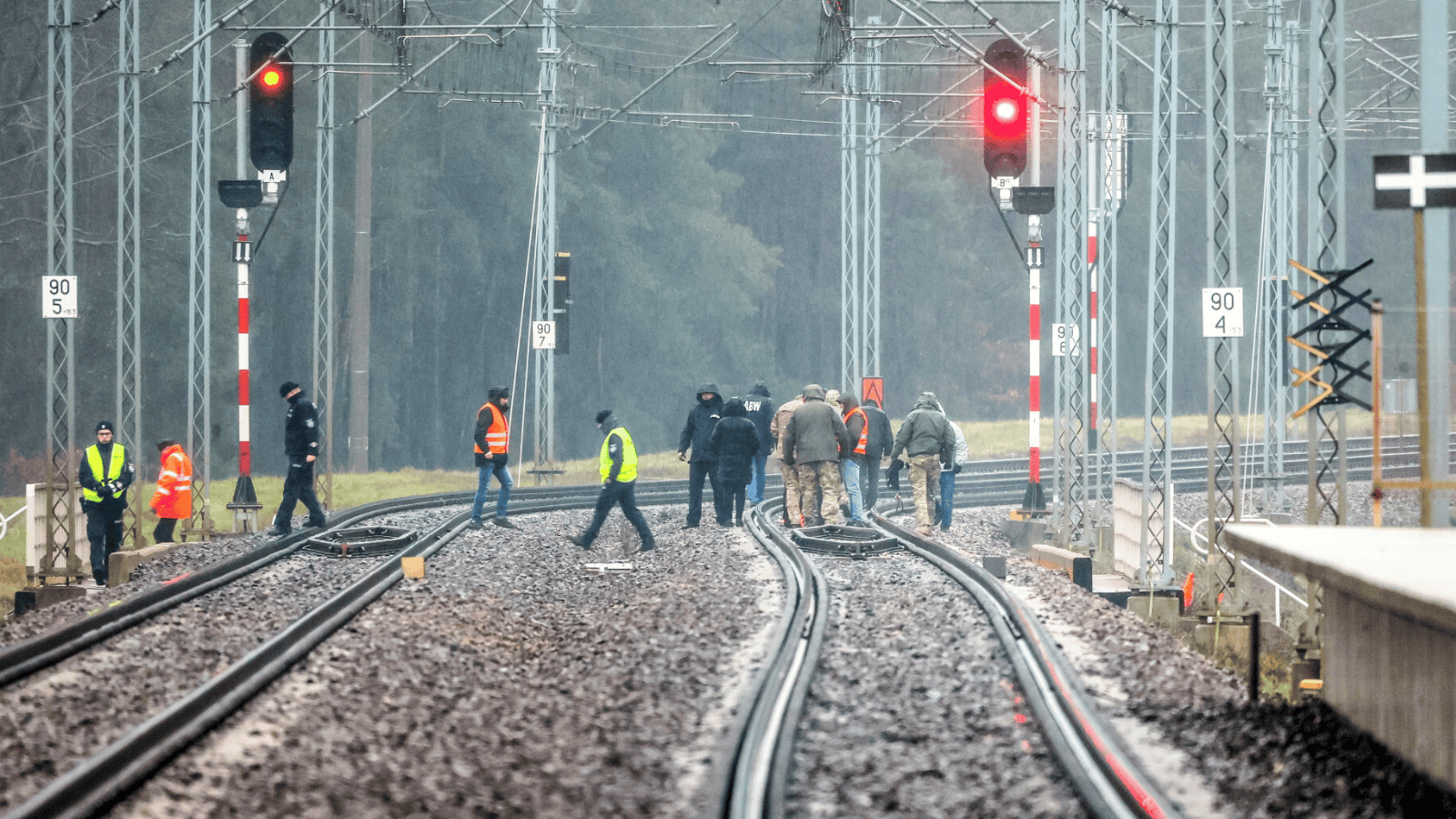 Pilne wieści ws. dywersji na torach. Służby ujawniły, na kogo kupiono karty SIM