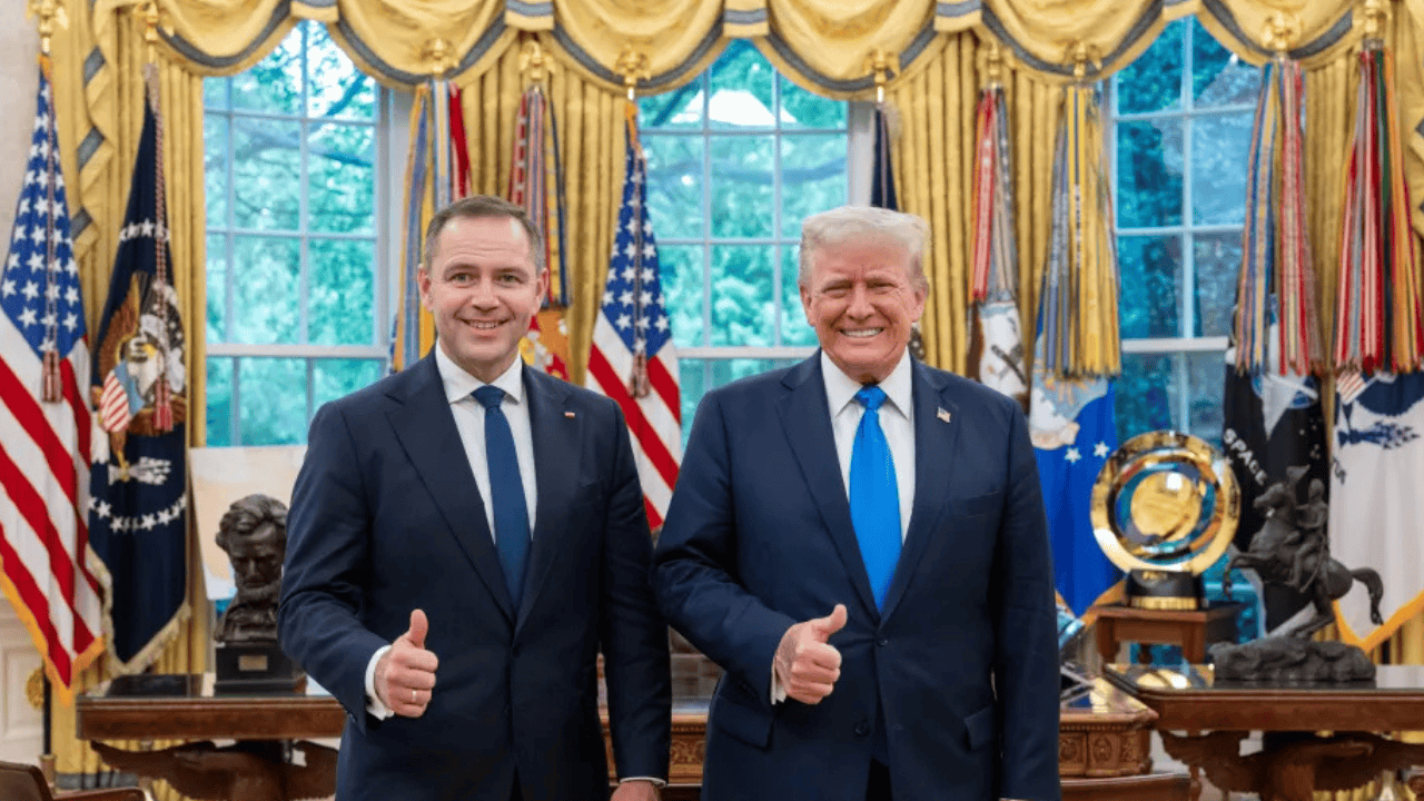 Niespodziewany ruch Trumpa. Trudno uwierzyć, jaki prezent przekazał Nawrockiemu