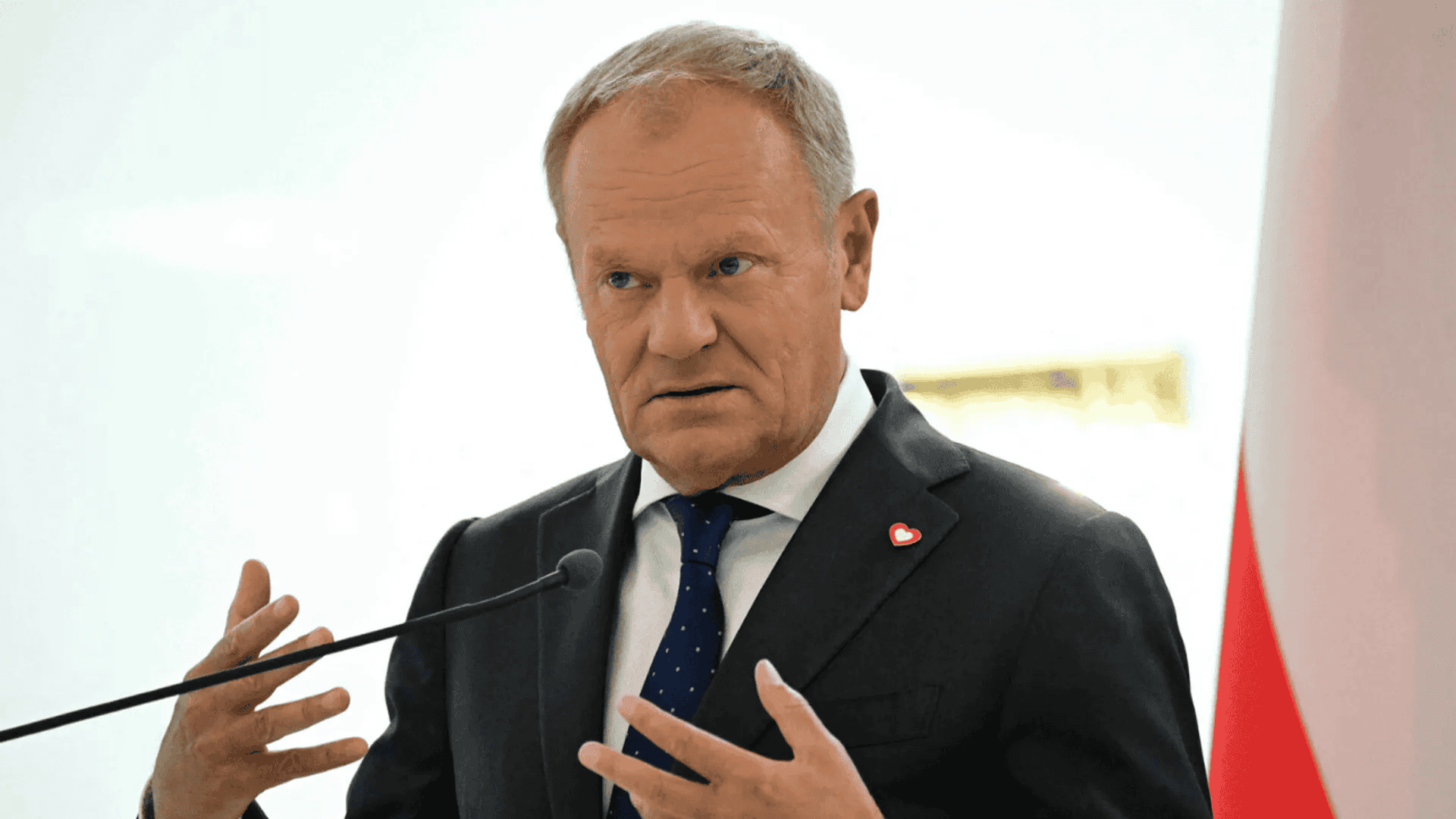 Tusk stracił cierpliwość na konferencji. Usłyszał to pytanie i ostro zareagował. "To jest podłe"