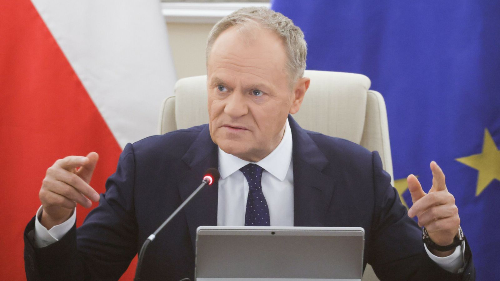 Topnieją zapasy paliwa w Polsce? Tusk wskazuje na inny ogromny problem. "Paskudna narracja"