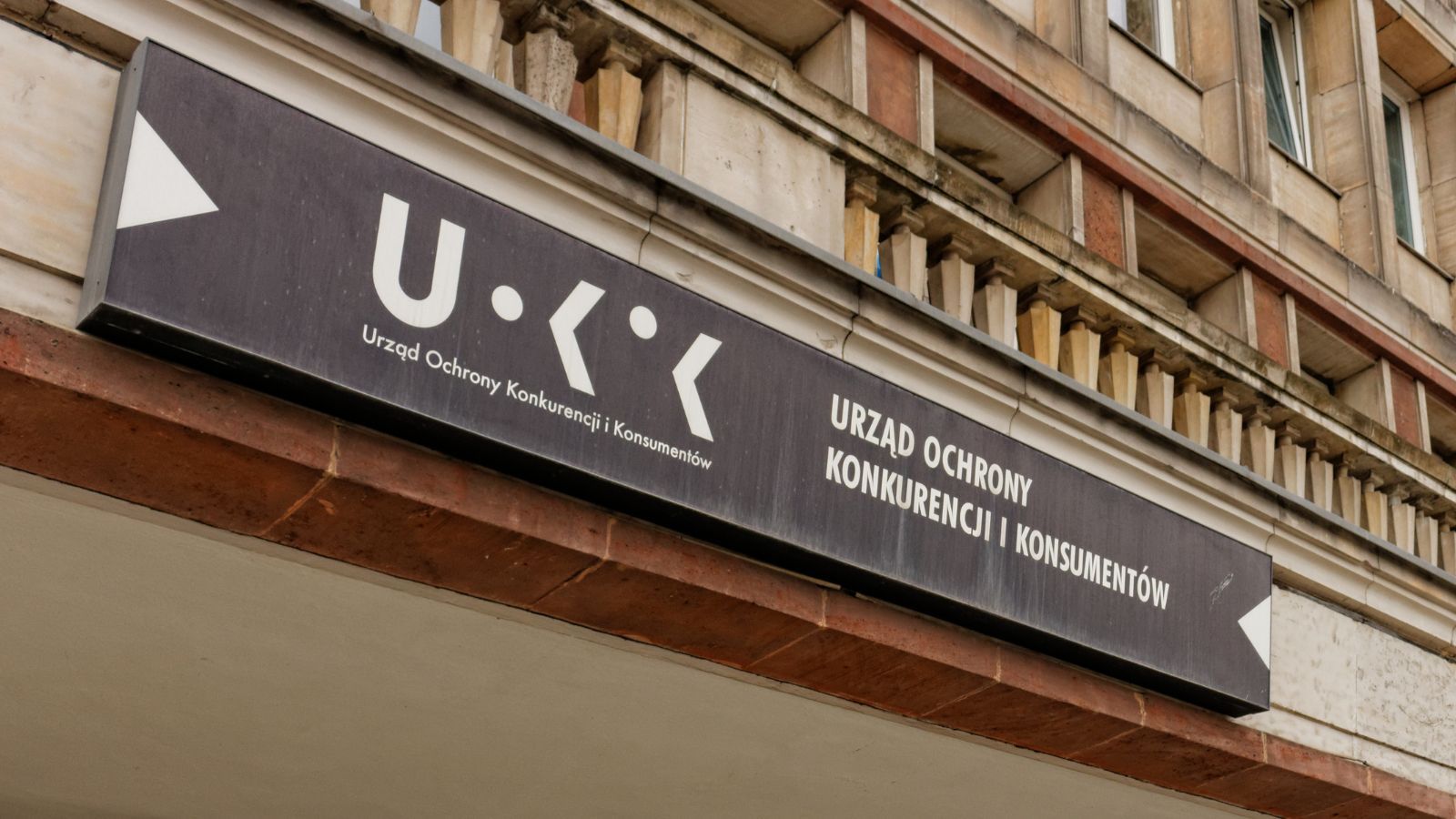 UOKiK skarcił cztery duże banki. Klienci mogą odzyskać utracone pieniądze