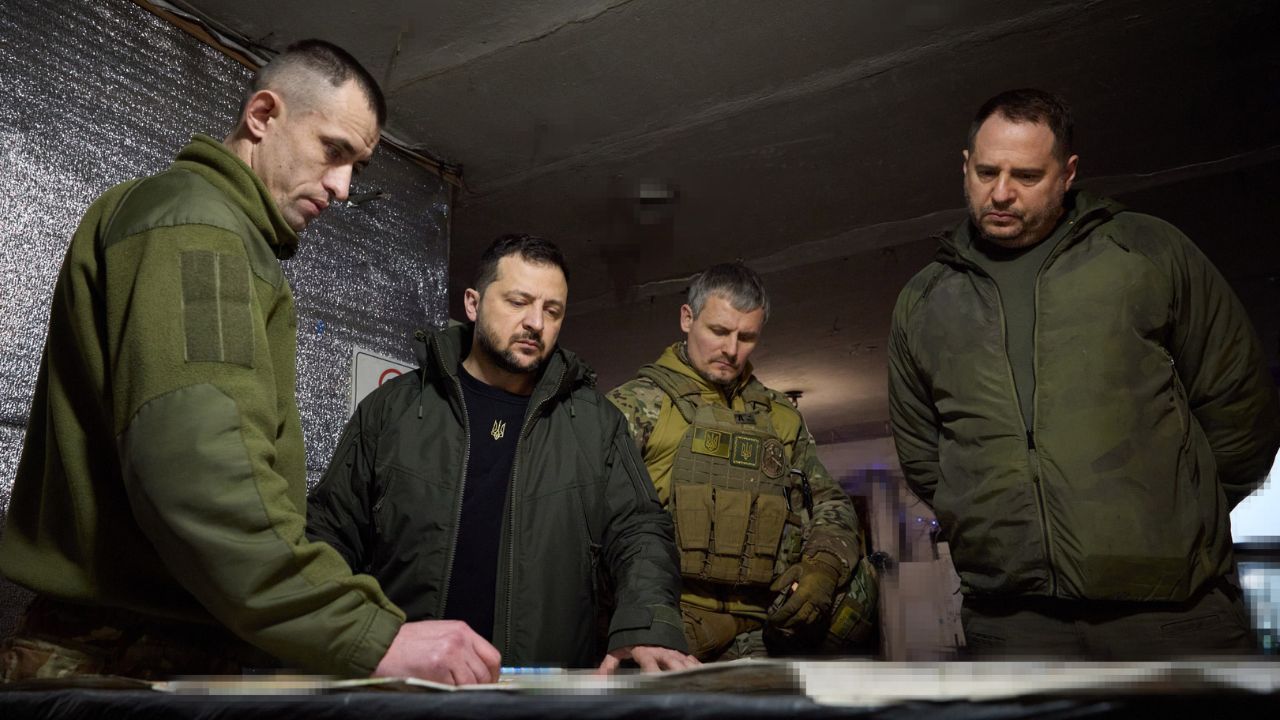 Wczesnym rankiem służby weszły do domu prawej ręki Zełenskiego. Trwa przeszukanie, w tle wielka afera