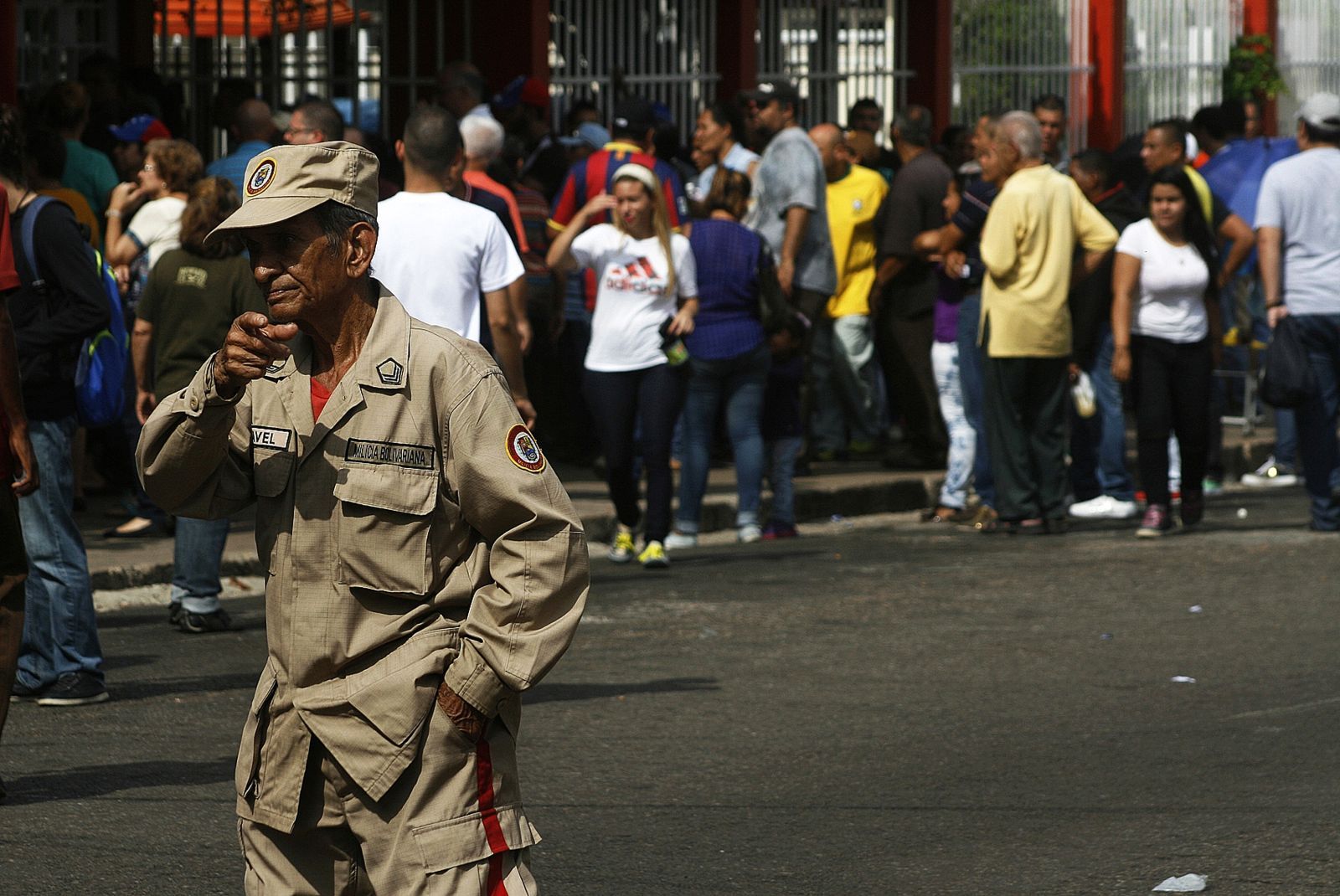 Niepokojące wieści z Wenezueli. Chaos. "Gangi przejmują kontrolę"