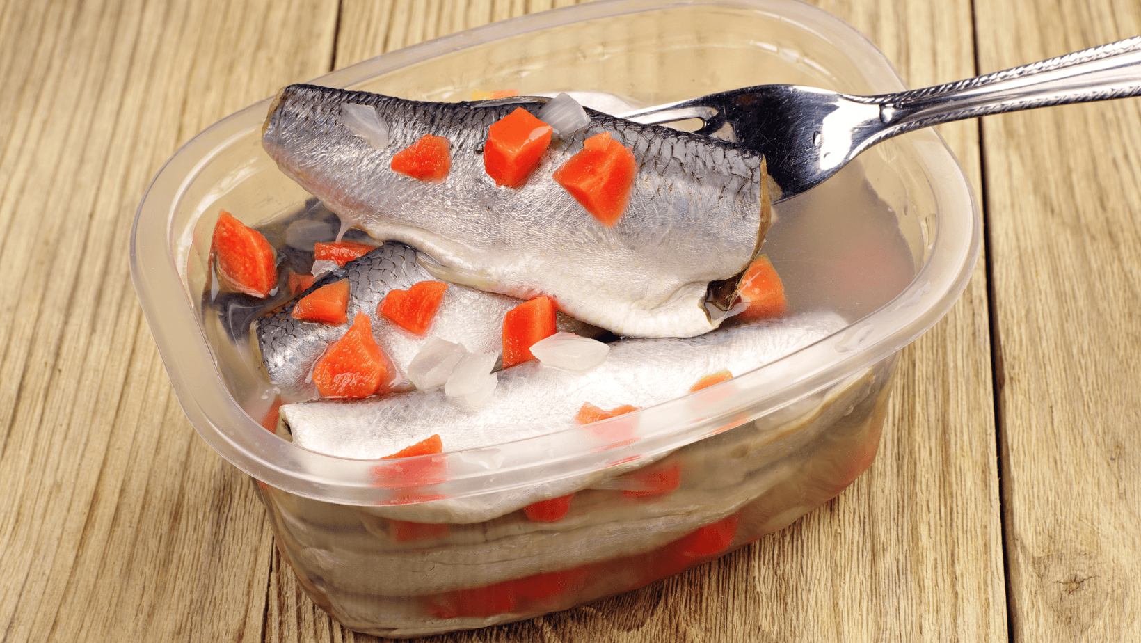 Błąd, który psuje rybę – jak nie przedobrzyć z czasem marynowania?