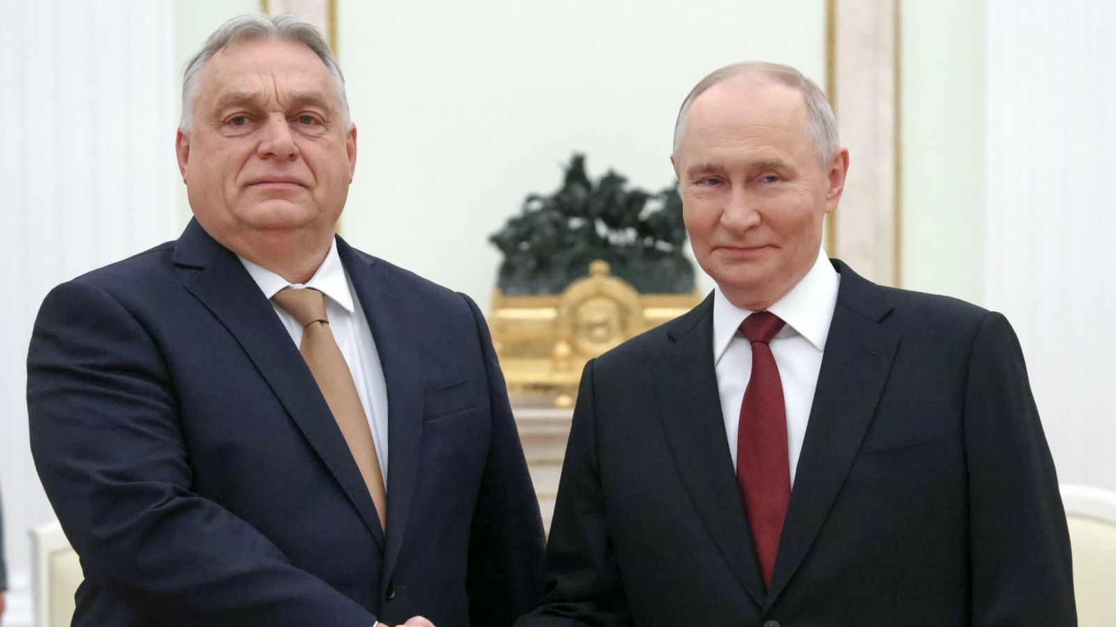 Prezydent Nawrocki zmienia decyzję w ostatniej chwili. W tle spotkanie Orban-Putin