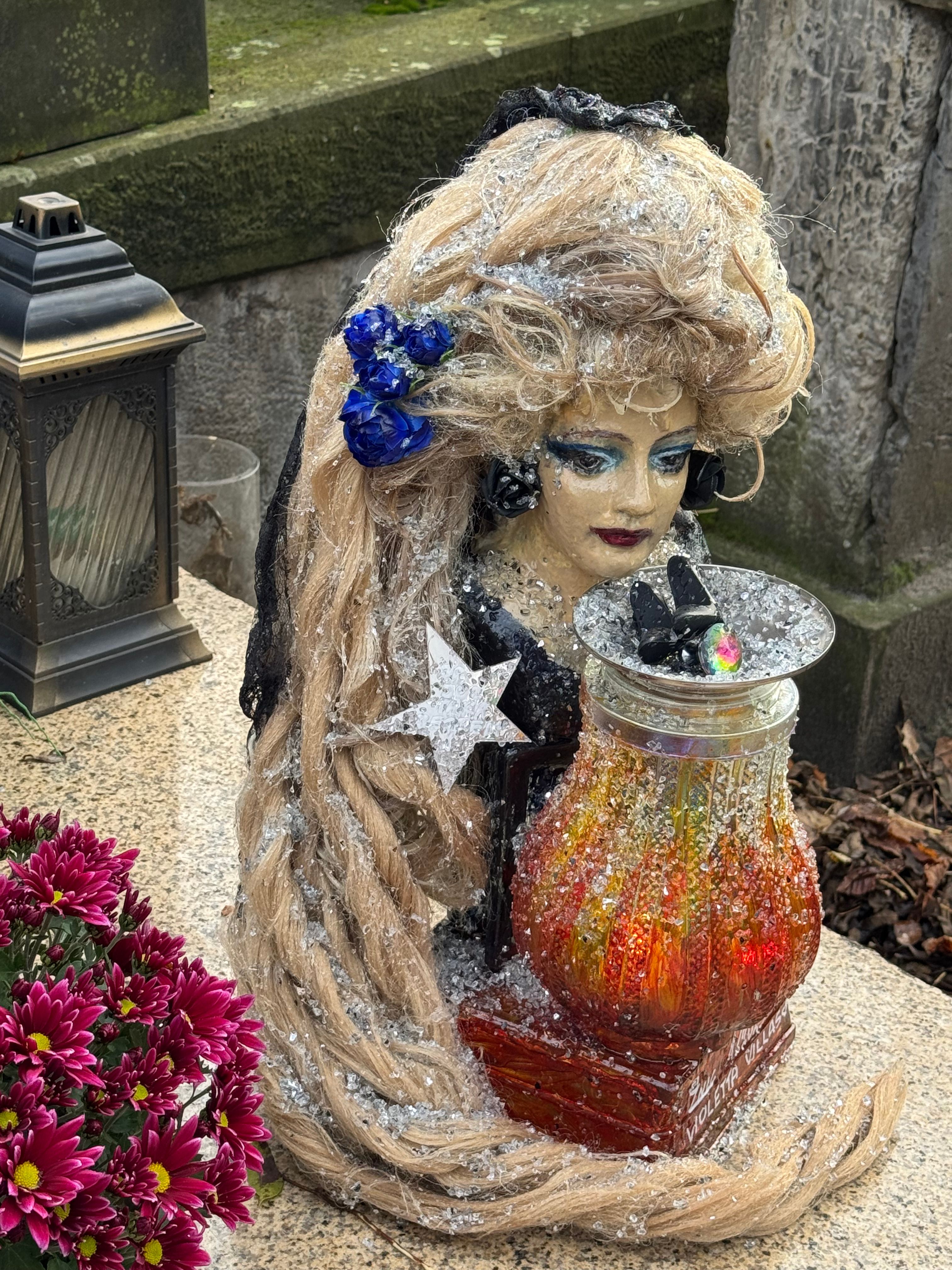 Szok, co postawili na grobie Villas! Nie można od tego oderwać wzroku