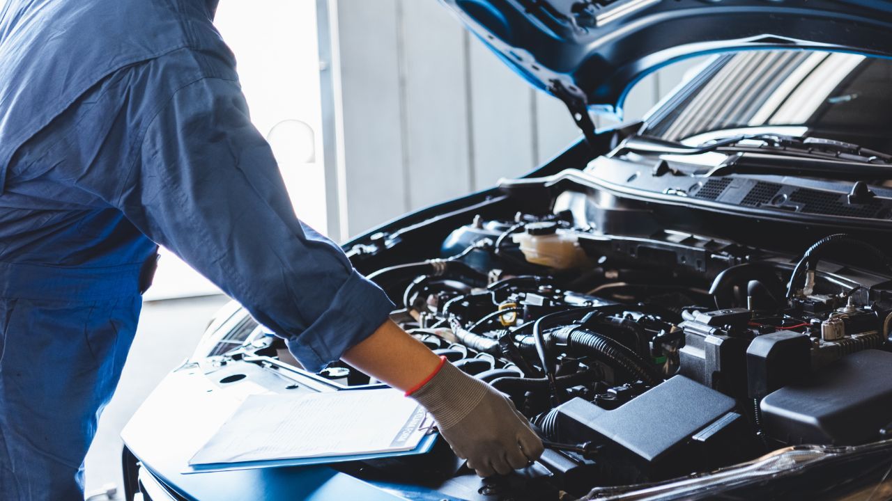 Pilna akcja naprawcza popularnych samochodów. Ryzyko pożaru, kierowcy wzywani do serwisów