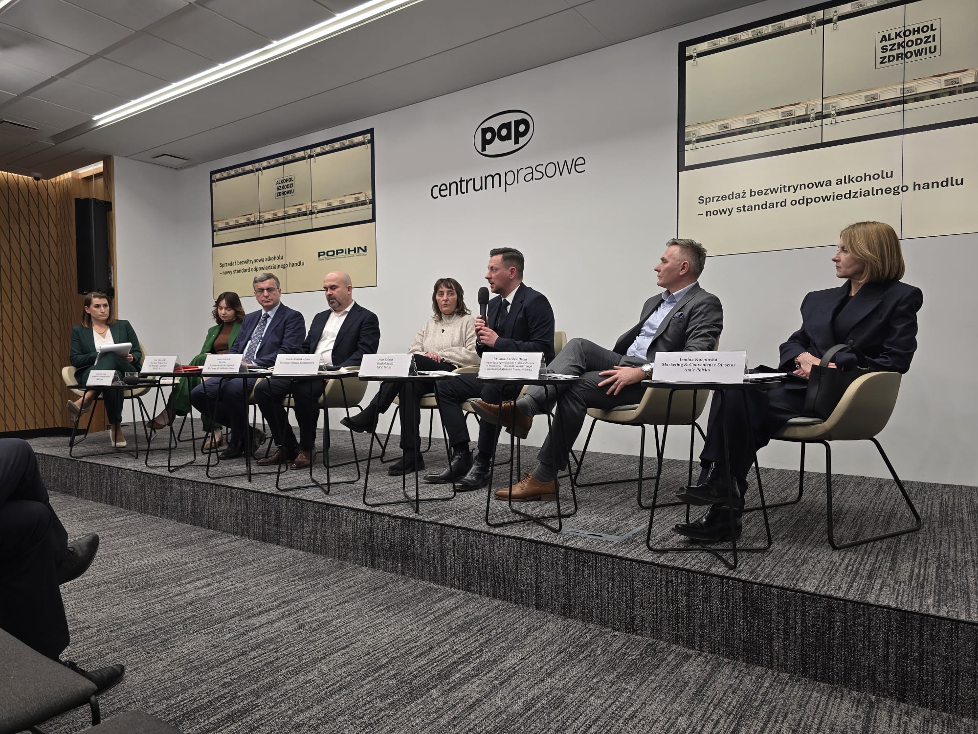 Sektor paliwowy testuje nowy model sprzedaży alkoholu. Rusza pilotaż sprzedaży bezwitrynowej