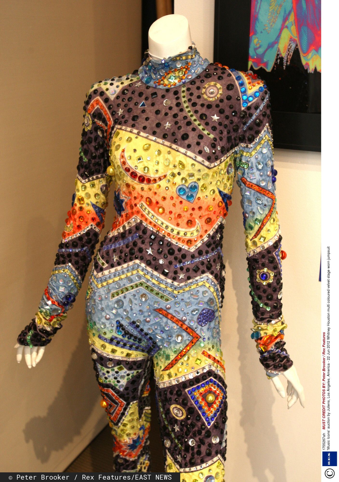 14 lat bez Whitney Houston. Jak jej styl zmienił modę? Zobacz najbardziej kultowe kreacje gwiazdy