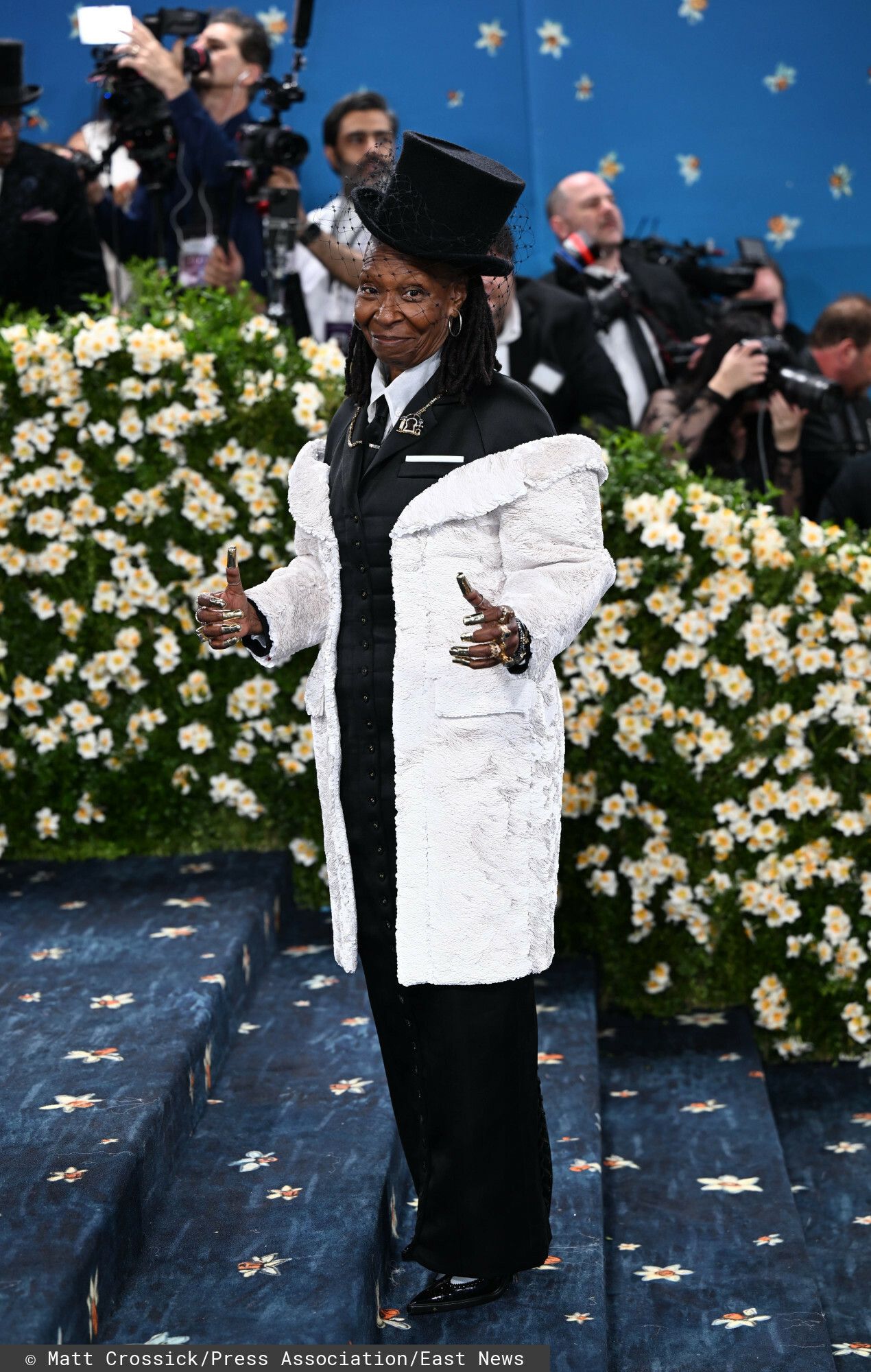 MET Gala 2025. Kreacje gwiazd: Miley Cyrus, Dua Lipa, Sabrina Carpenter i wiele innych